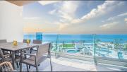 Oceanfront Luxury Condo w Heated Pool & Hot Tub