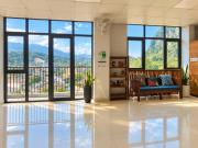 Top of the Loop Hostel & Tour