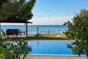 Beachfront Holiday Villa with Magnificent View