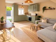 La Marina - 3 Bed House near Beach