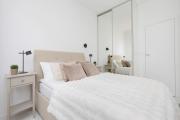 Modern Studio with Air Conditioning and Balcony by Noclegi Renters