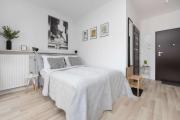 Bright Studio for 3 with Balcony and Parking by Noclegi Renters