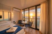 BlueWave Apartment