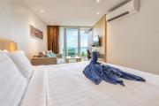 1BR Condo with Sea and Pool View- Beach Front 6406