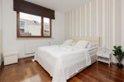 Functional Apartment with Balcony and Parking by Noclegi Renters