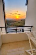 Bright 2-Bedroom Flat with Balcony & Parking
