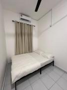 Caledonia Homestay Near Batu Arang Musllim Only