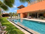 Villa - Piscine chauffée sur demande et gouvernante