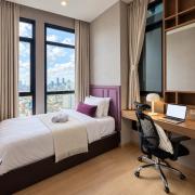 Top Sathani Khlong Tan
