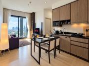 Top Sathani Khlong Tan