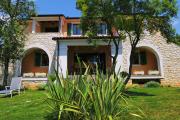 Apartment with Pool in Koromacno-Istrien 44190