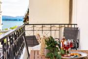 Sea Breeze - Kalamata Cozy Nest Steps From The Sea