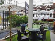Top Sathani Khlong Tan