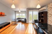 Nadias Breeze - Spacious 1BR Apartment near the Beach