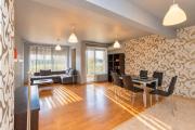 Nadias Breeze - Spacious 1BR Apartment near the Beach