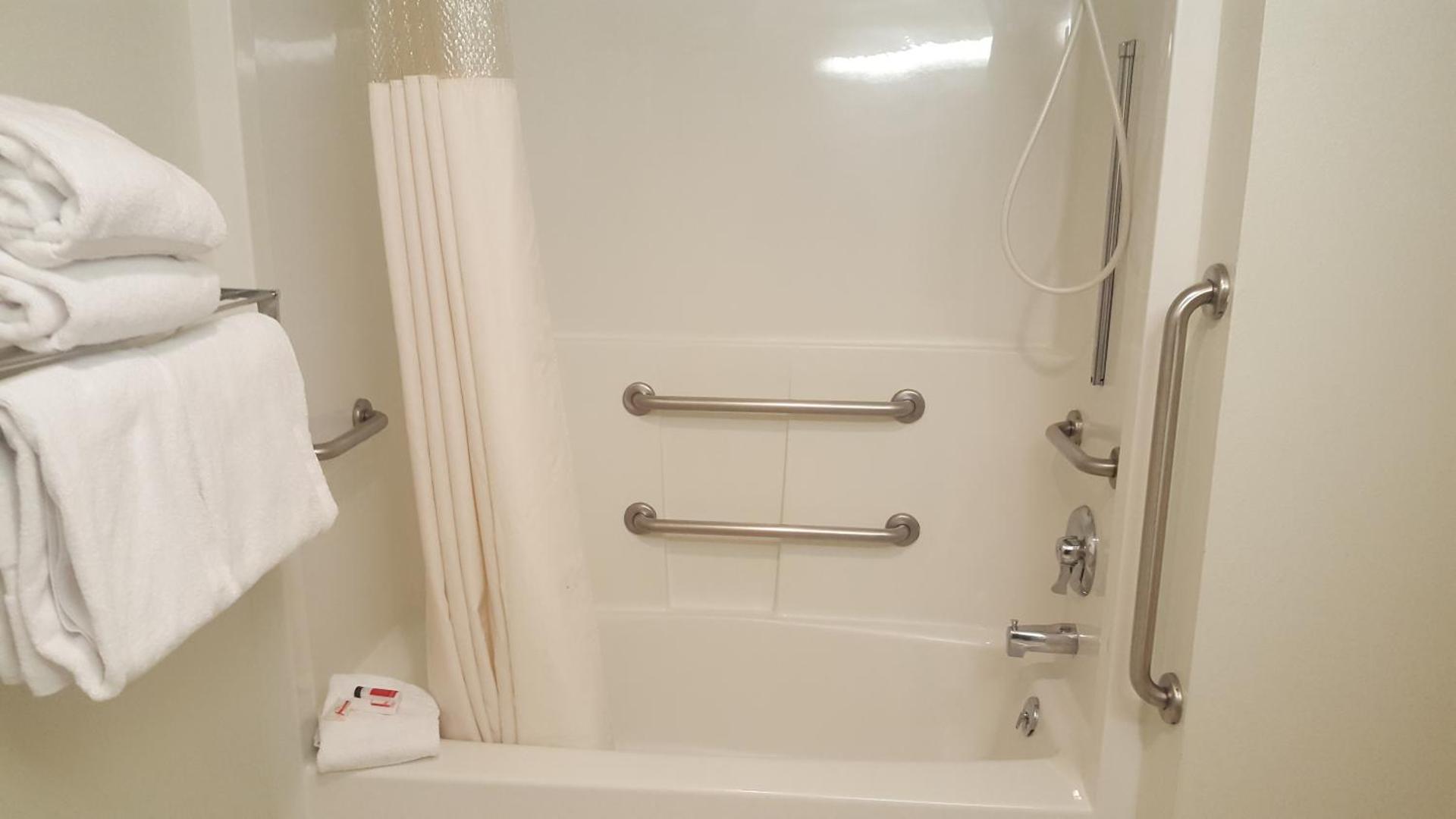 Deluxe Queen Room - Non-Smoking