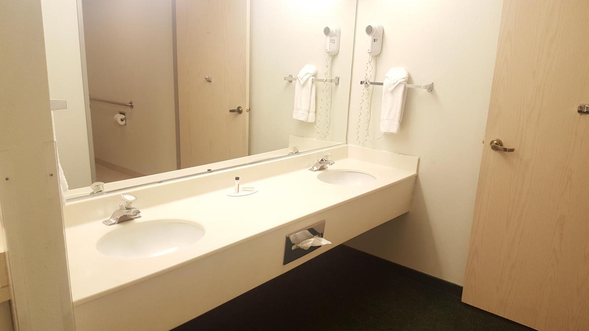 Executive King Studio Suite - Disability Access/Non-Smoking