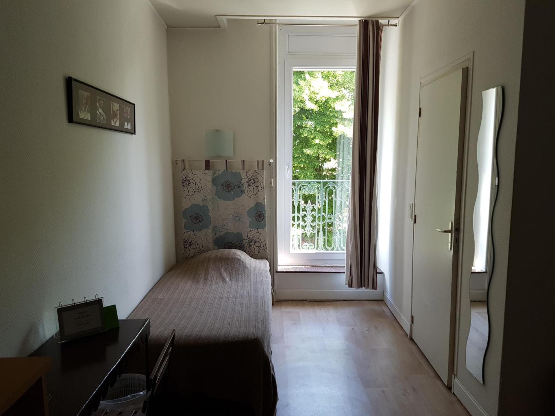 Hôtel Des Poètes avec parking sur réservation