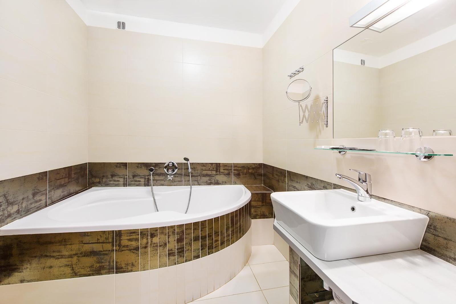 Hotel & Apartments U Černého orla