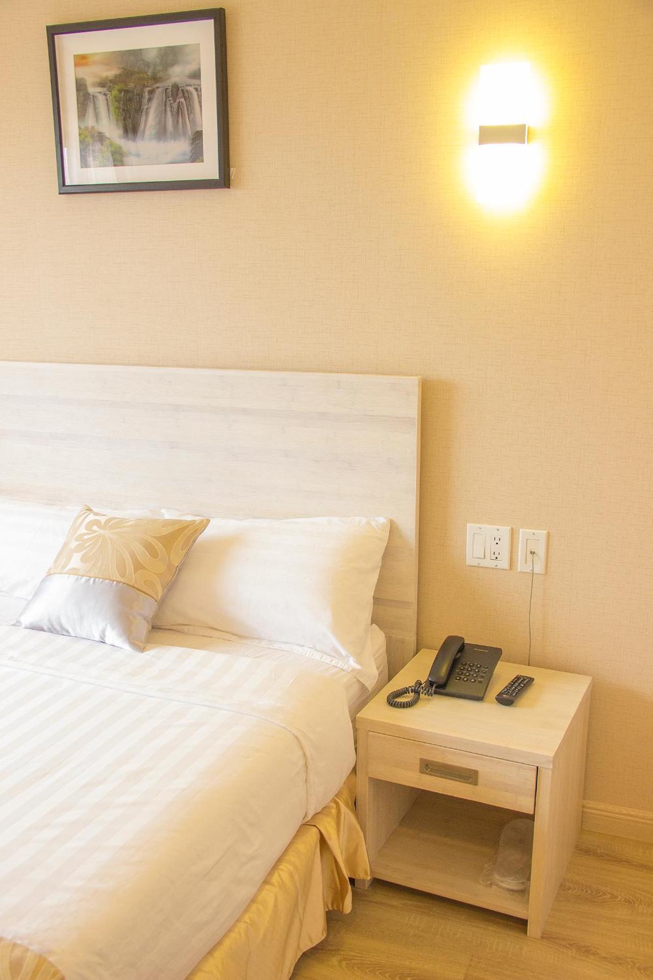 Phoenix Hotel Brooklyn Sunset Park