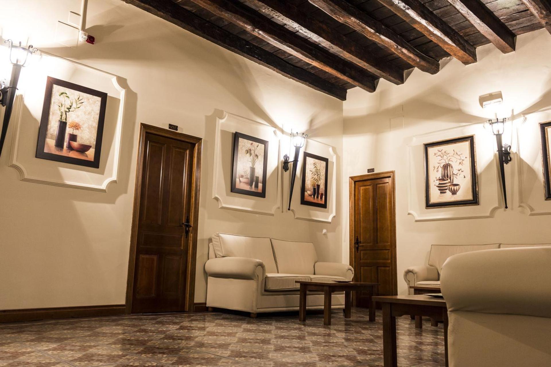 Communal lounge/ TV room