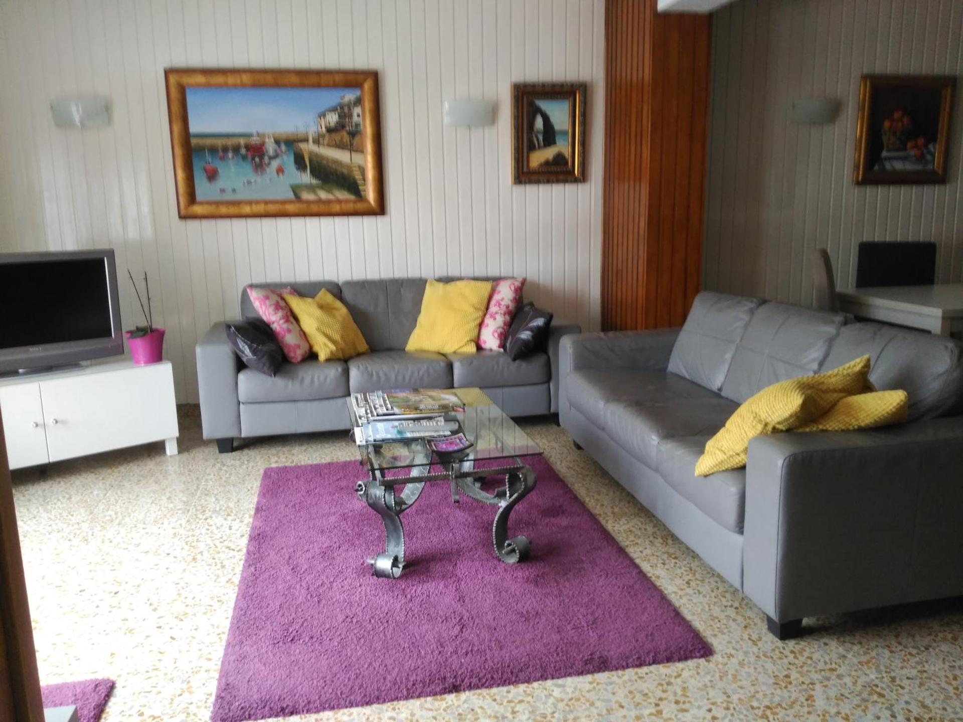 Communal lounge/ TV room