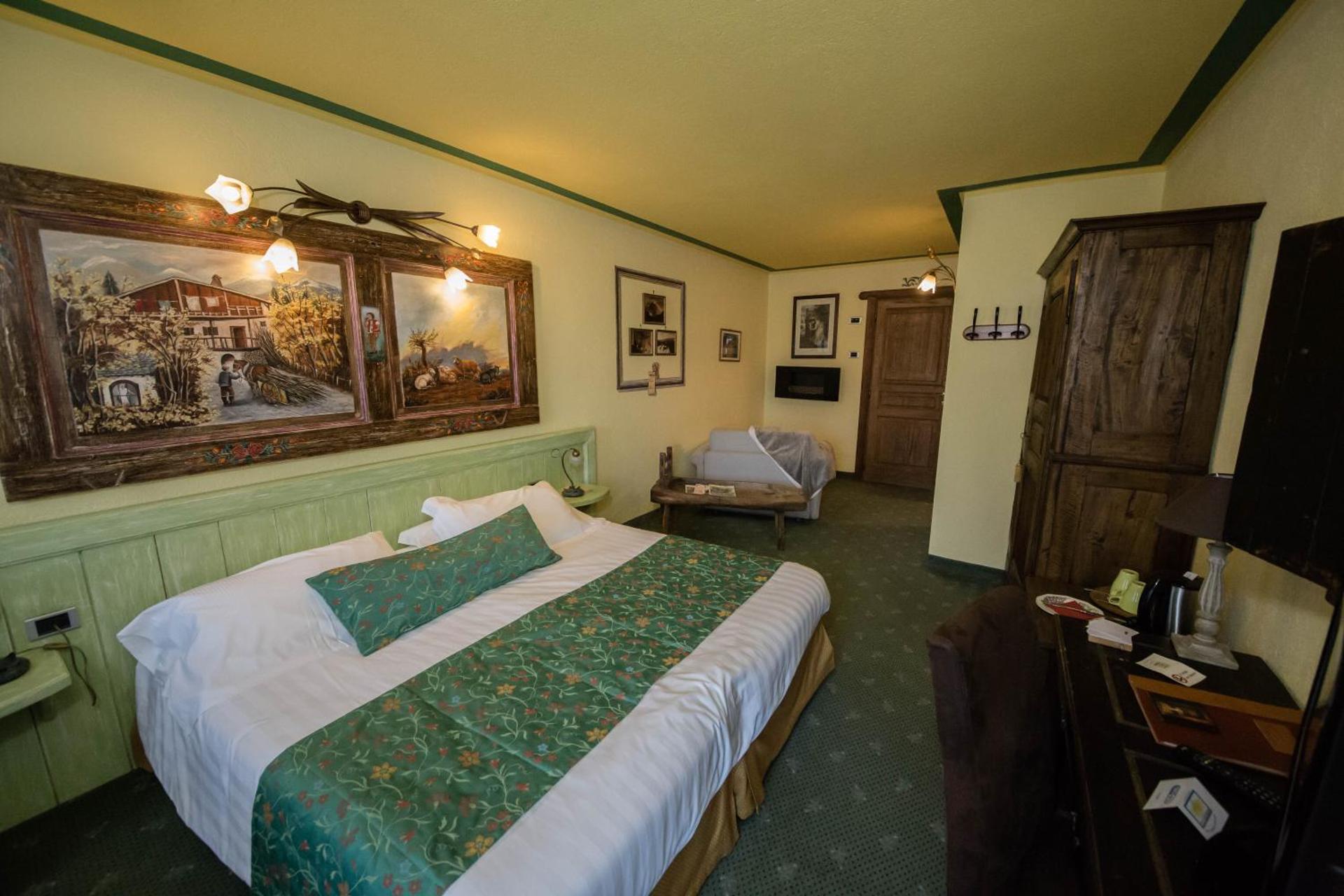 Photo of the whole room