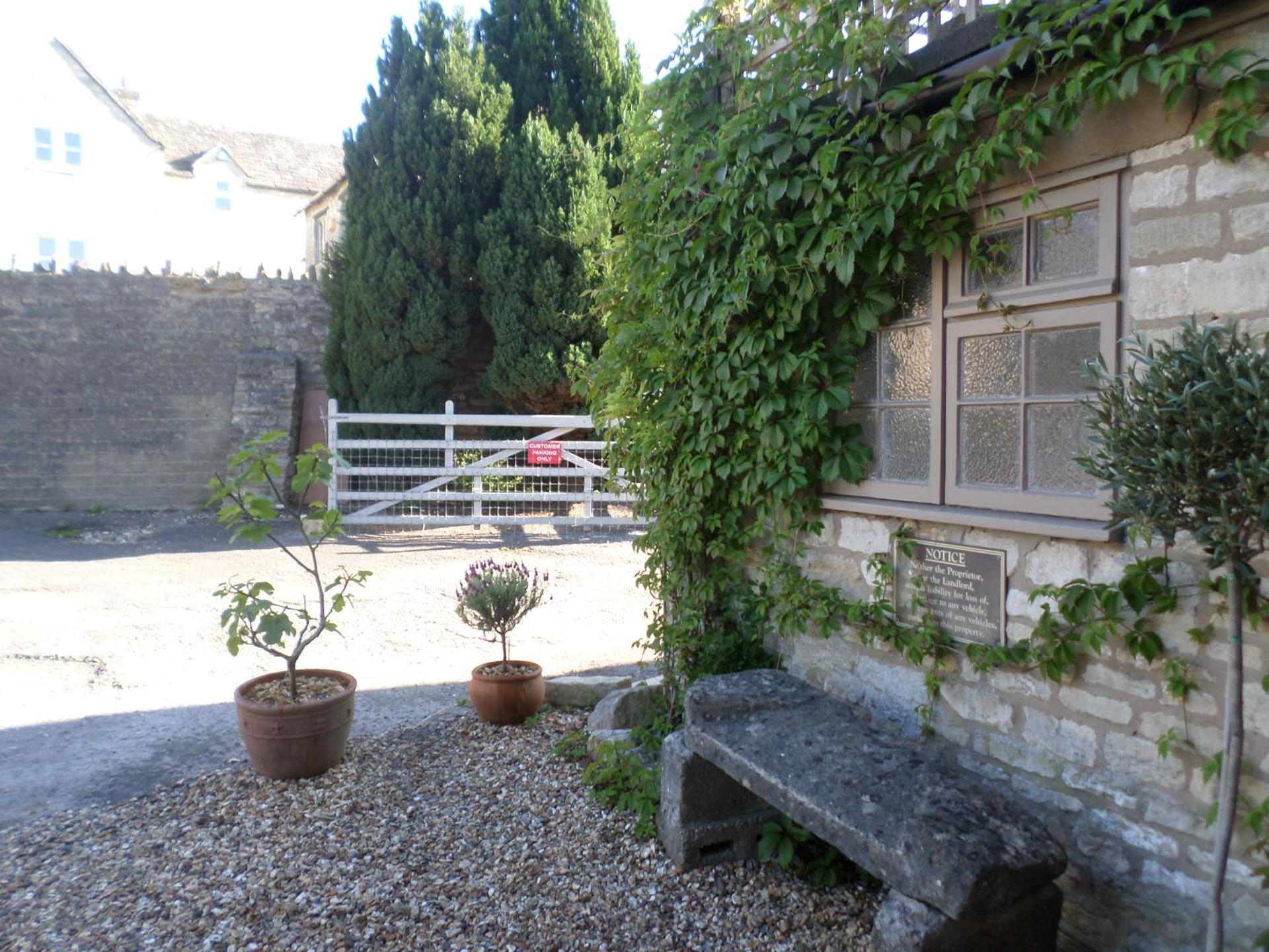 The Queen Matilda Country Rooms