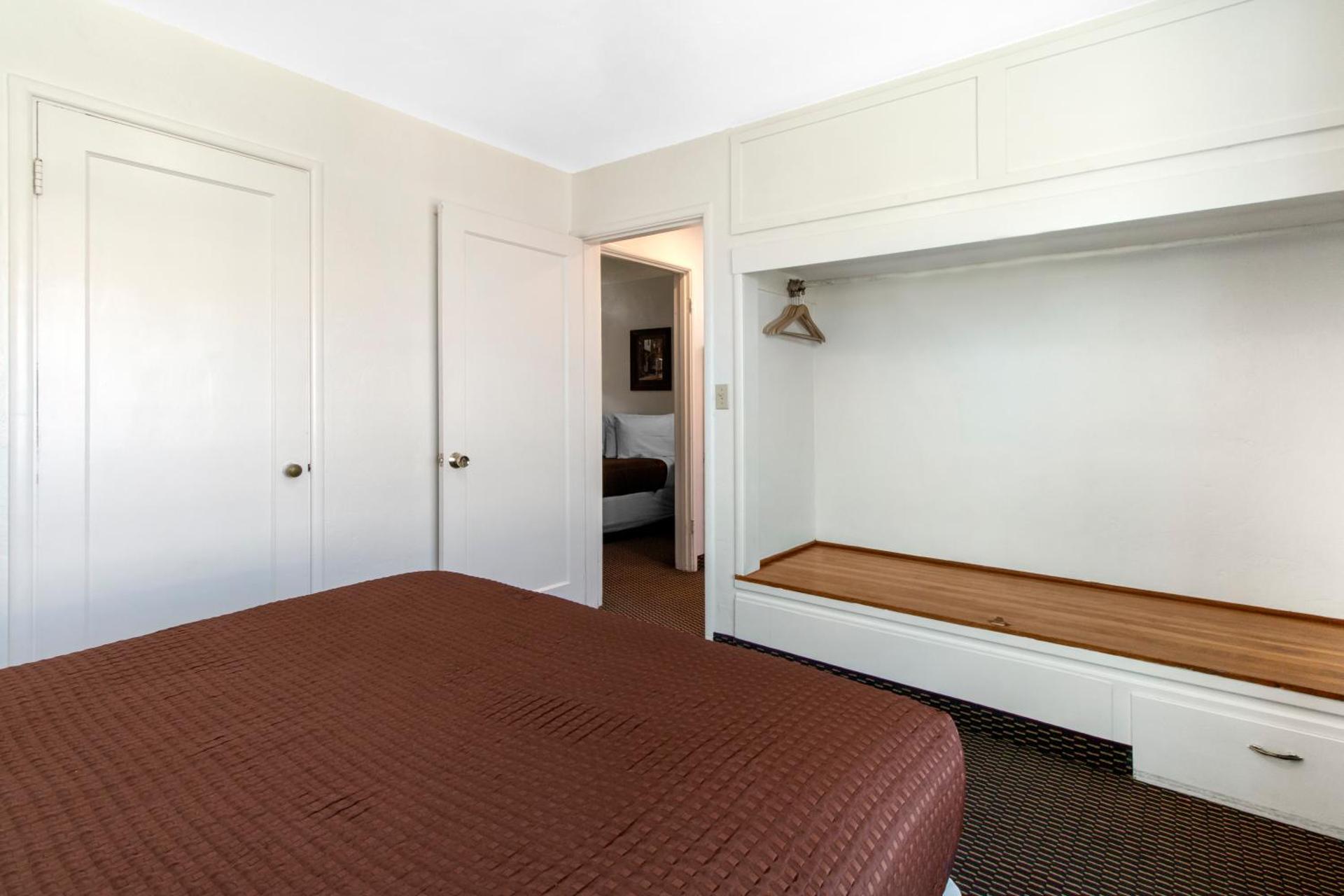 Eureka Town House Motel - Historic Old Town