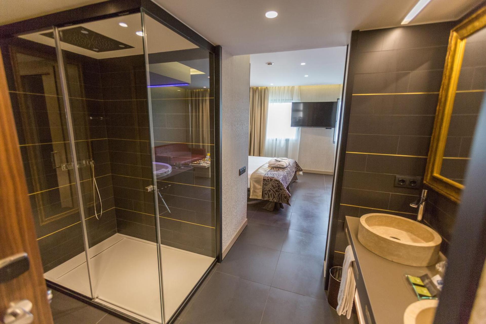 Junior Suite (2 Adults + 2 Children)