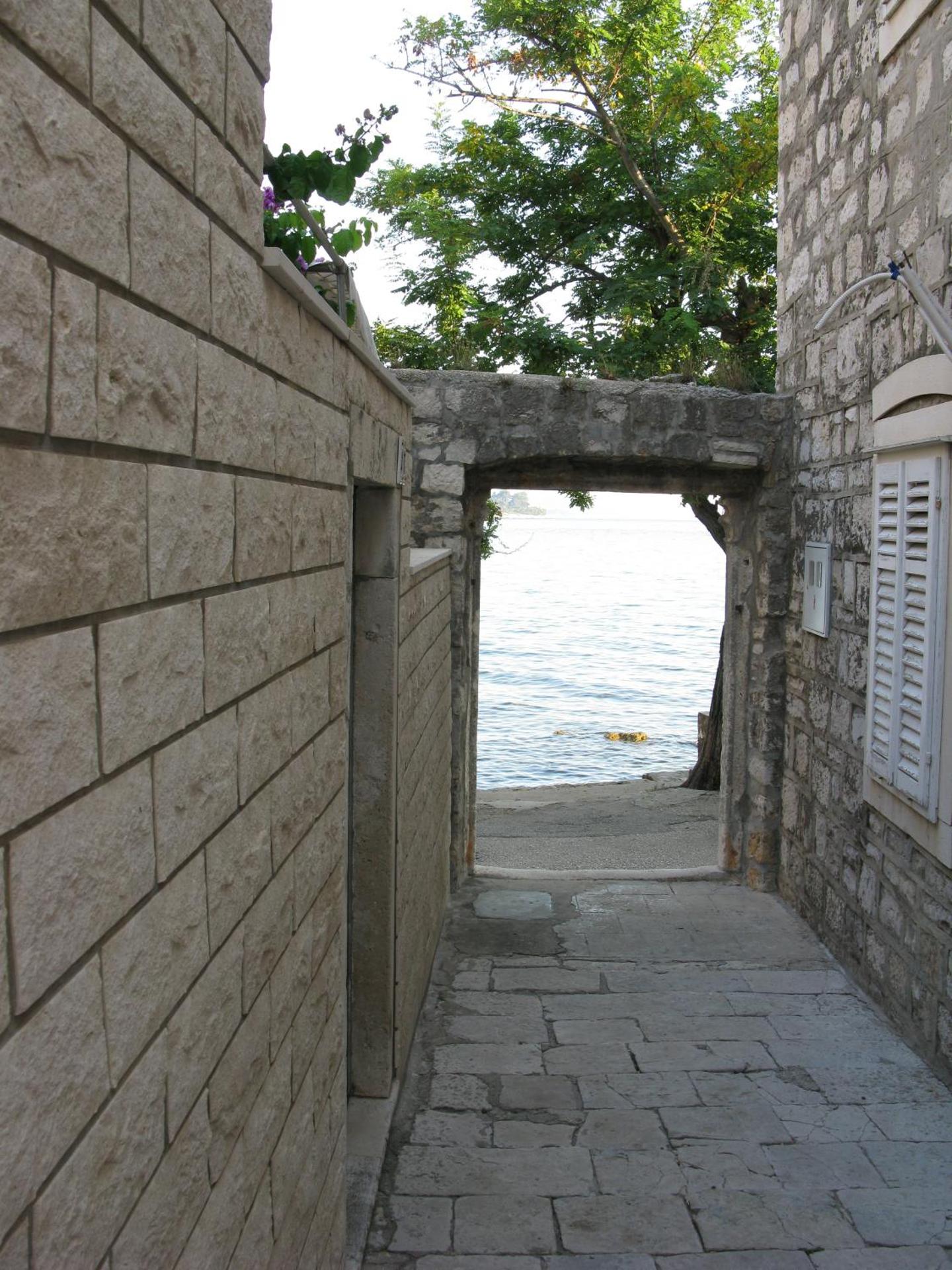 Apartment with Sea View-Ground Floor 