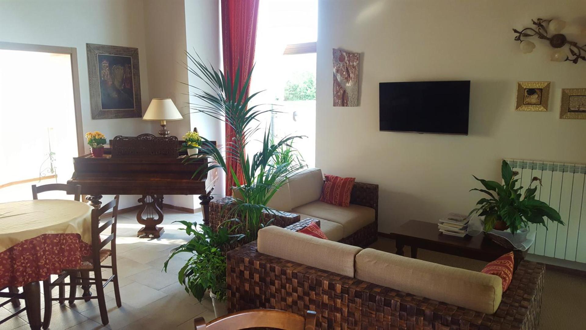 Communal lounge/ TV room