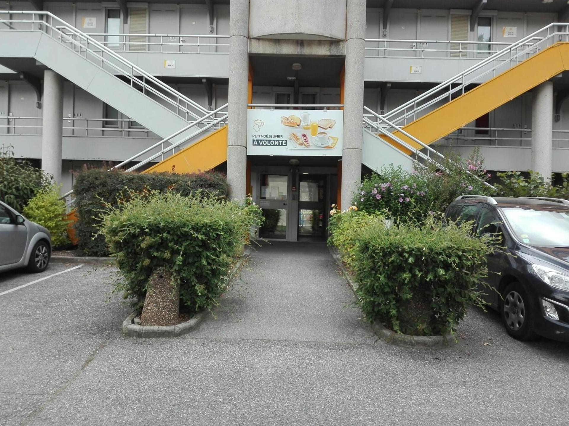 Facade/entrance