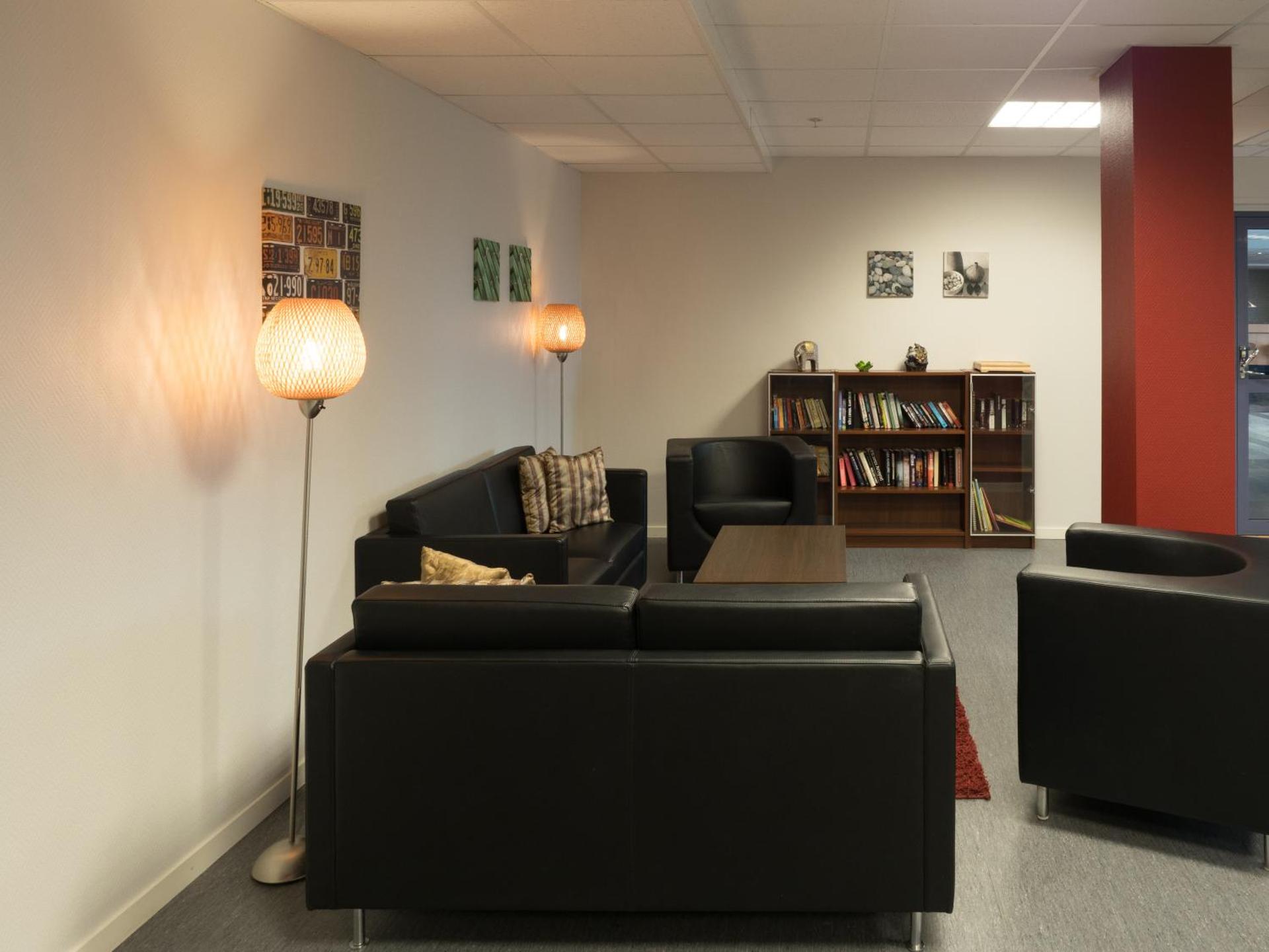 Communal lounge/ TV room