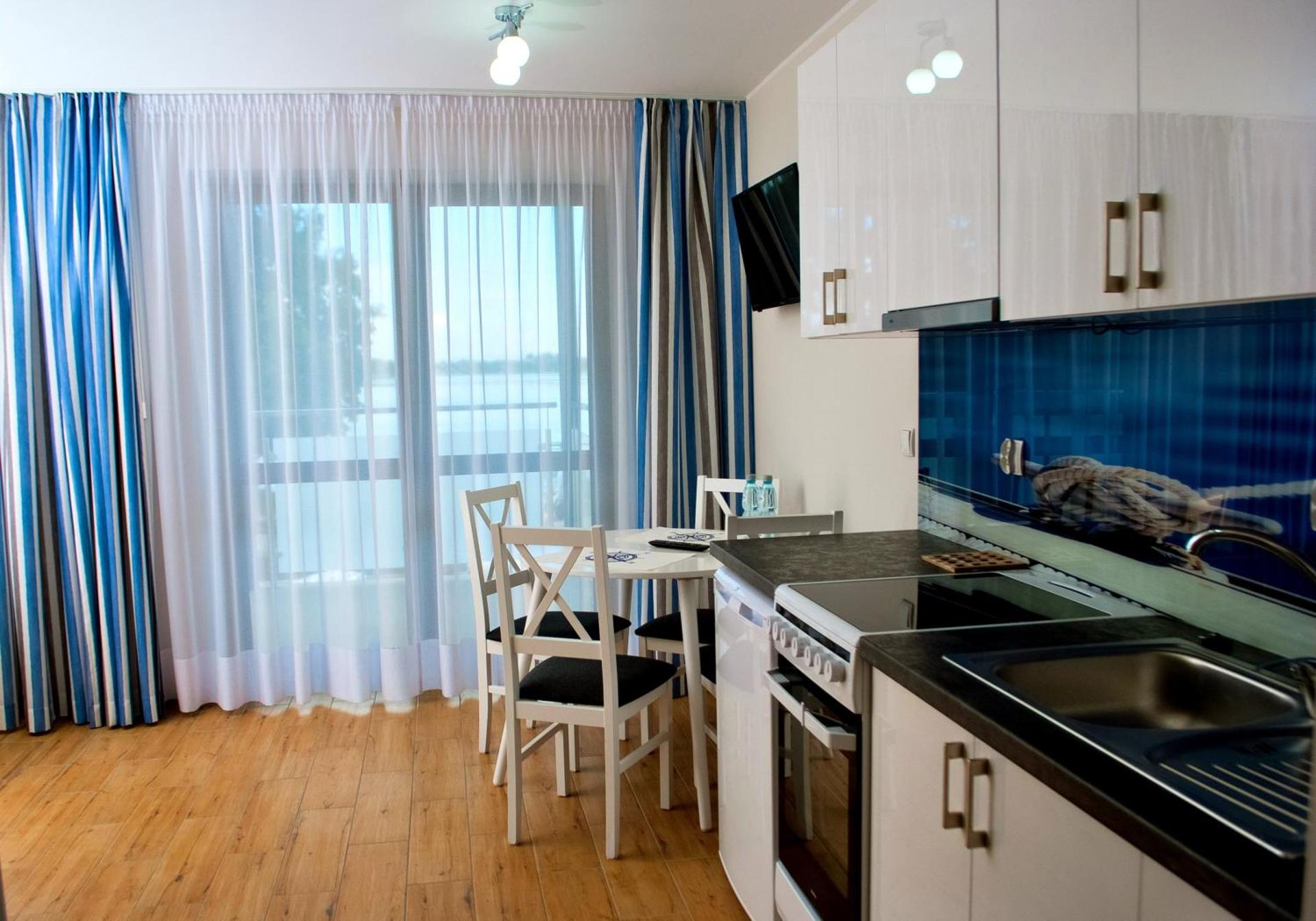 Apartment with Lake View