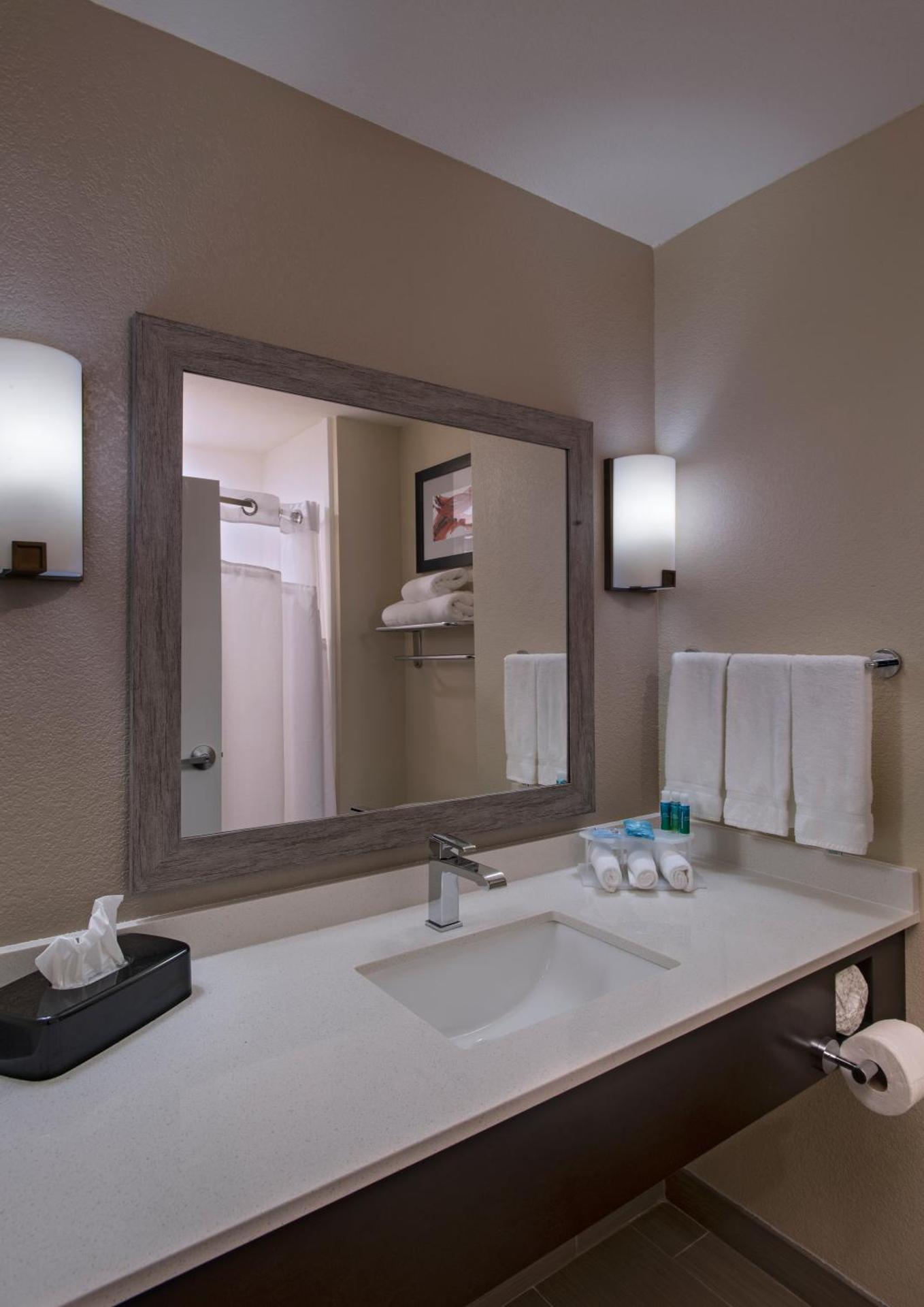 Holiday Inn Express & Suites Austin NW - Four Points by IHG