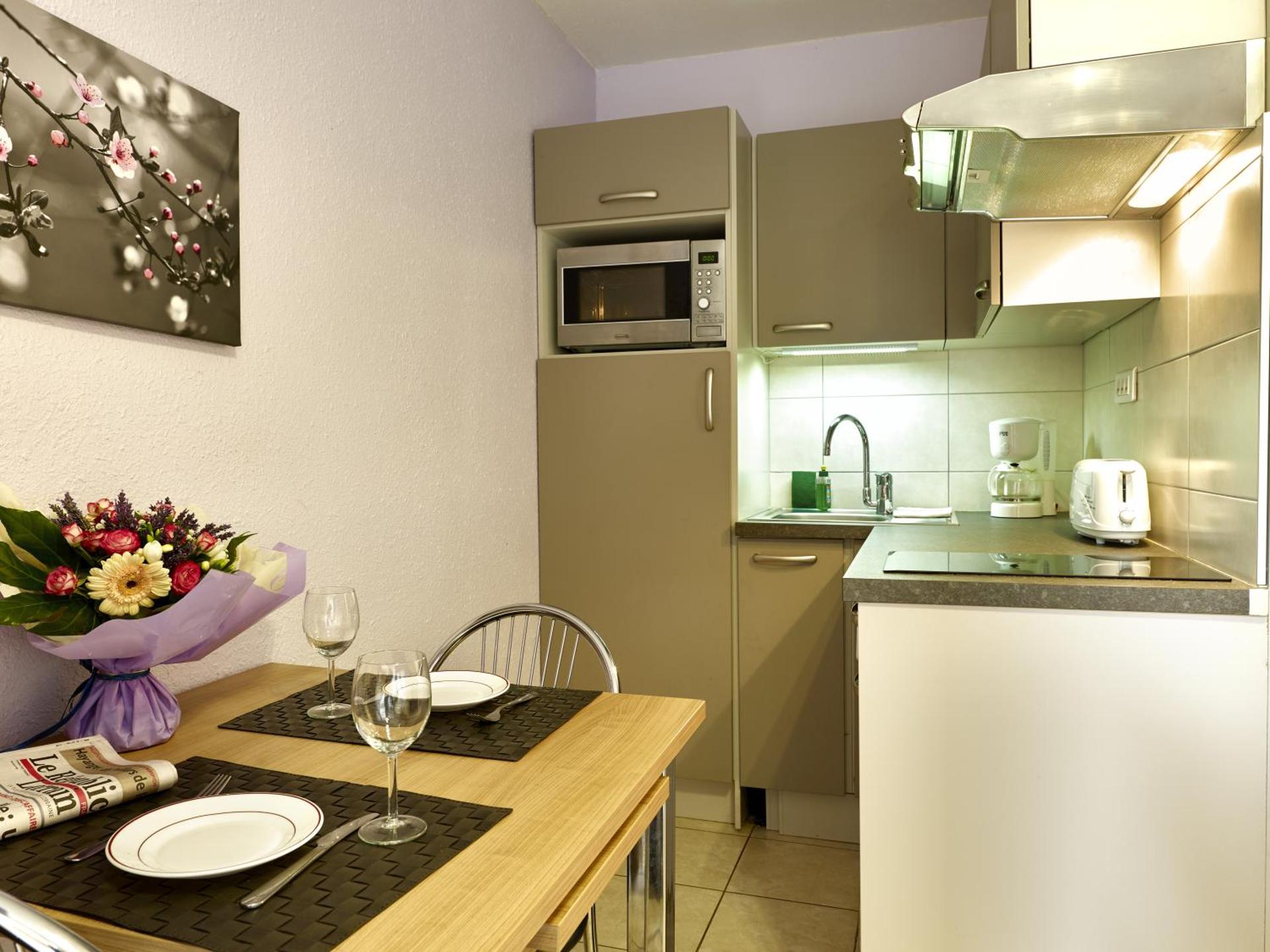 Kitchen or kitchenette