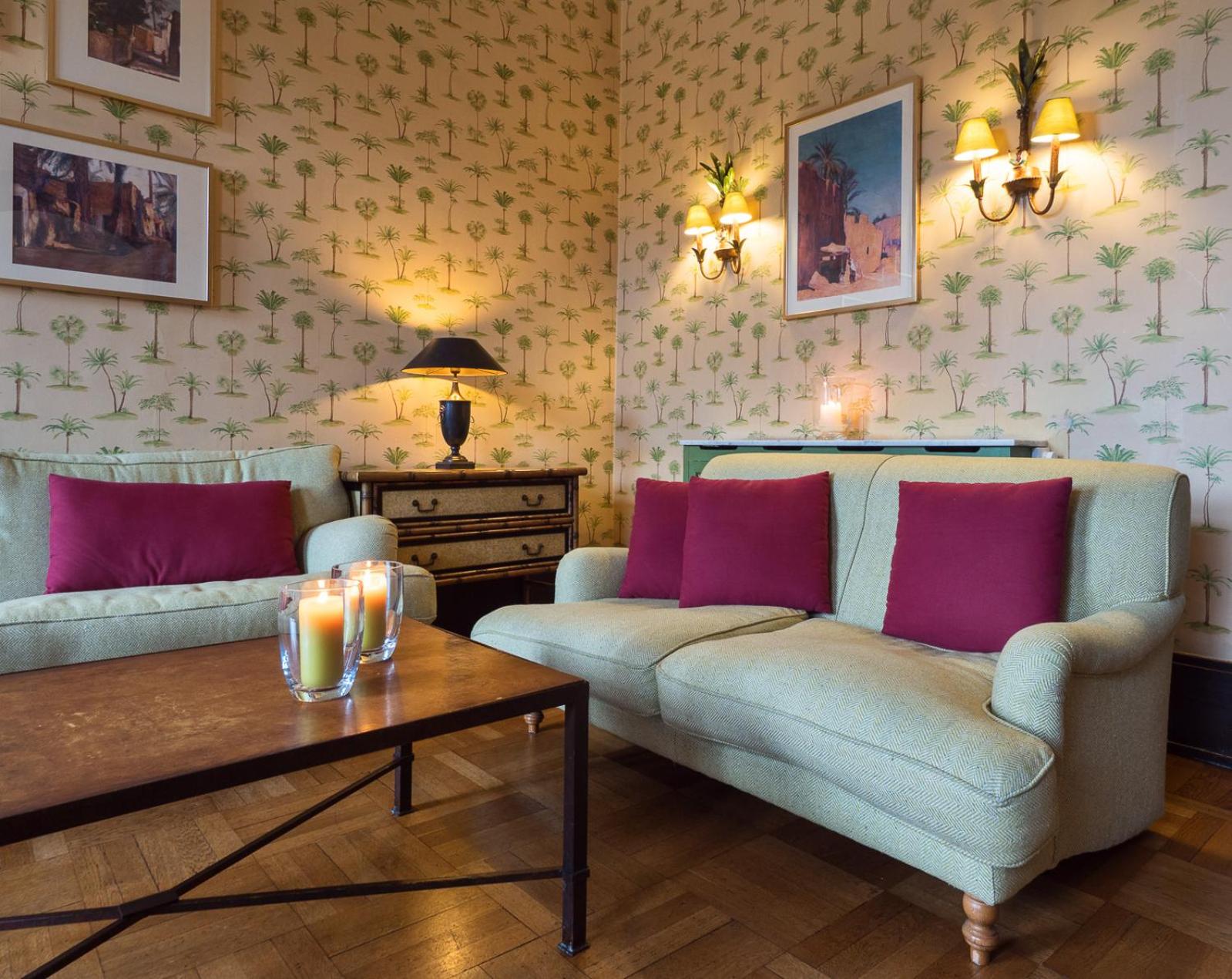 Communal lounge/ TV room