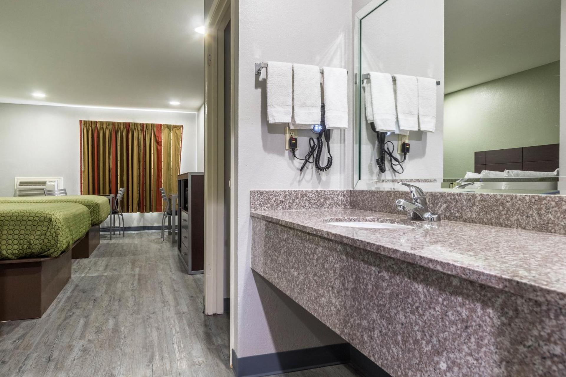 Scottish Inn and Suites Tomball