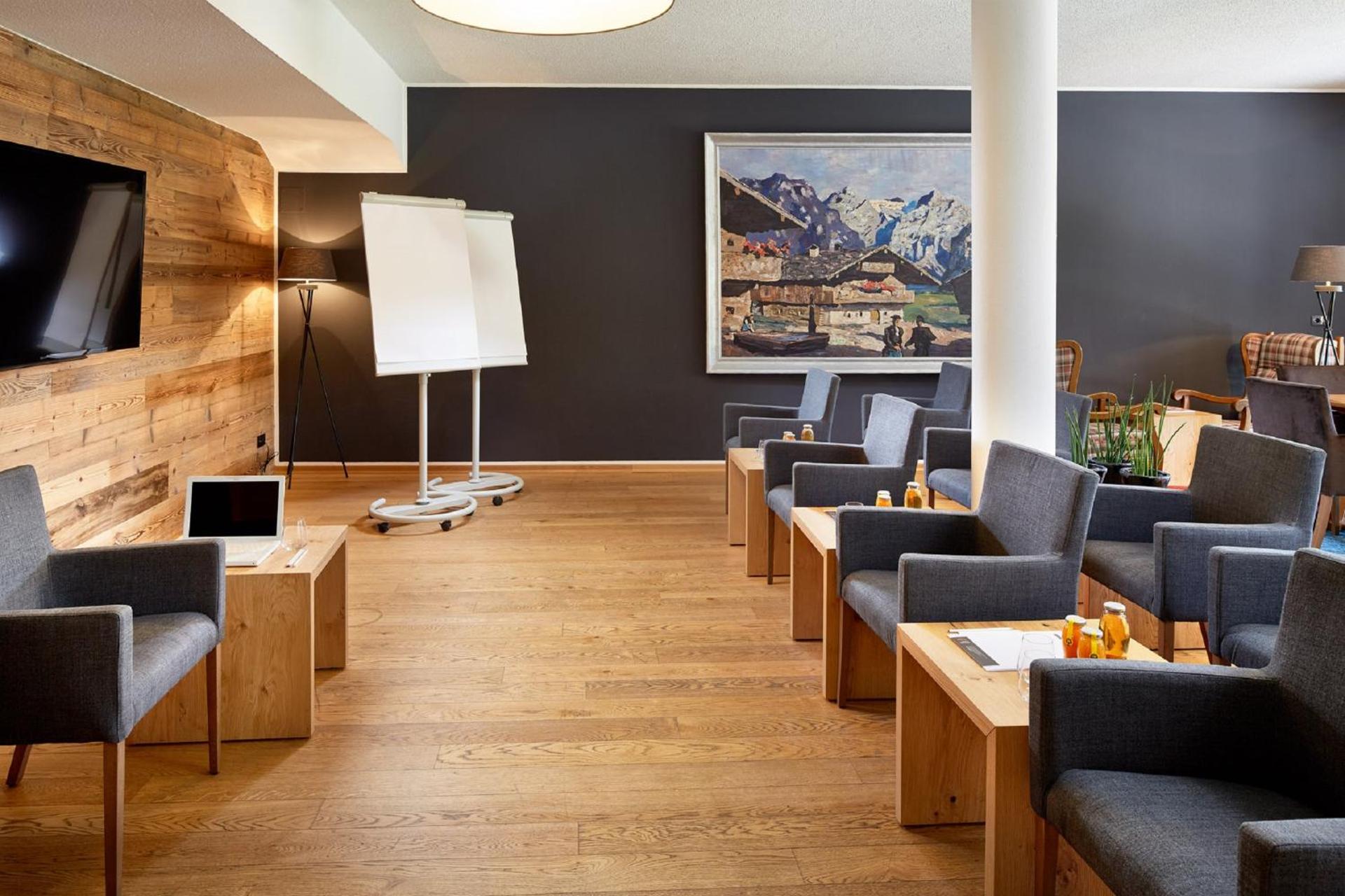 Communal lounge/ TV room