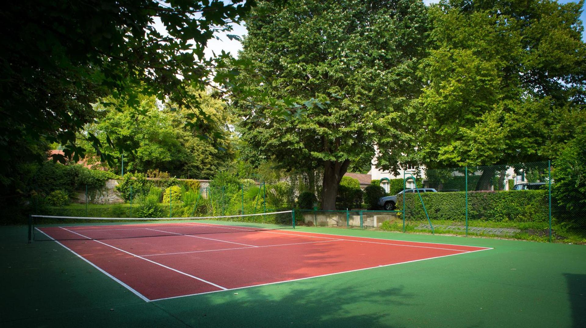 Tennis court