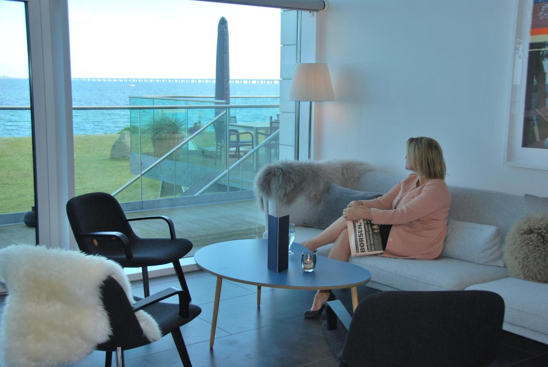 Communal lounge/ TV room