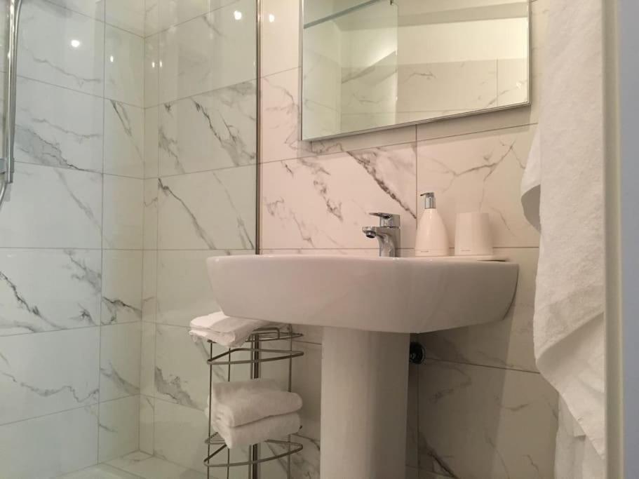 SUITE (bedroom & living room)