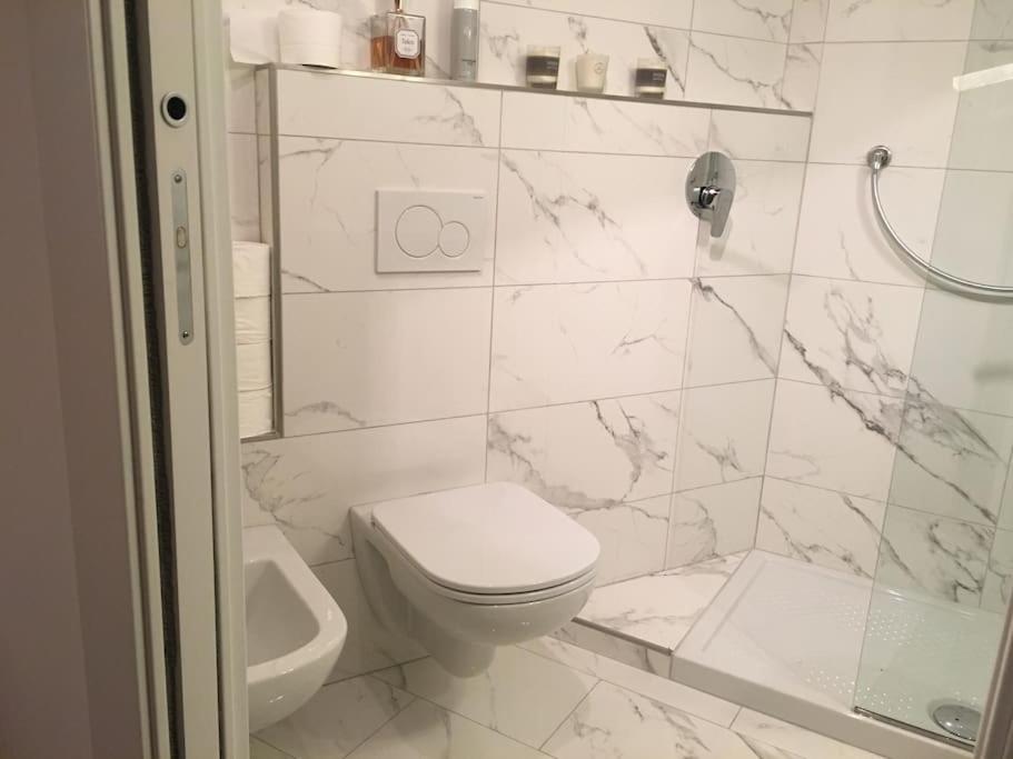 SUITE (bedroom & living room)