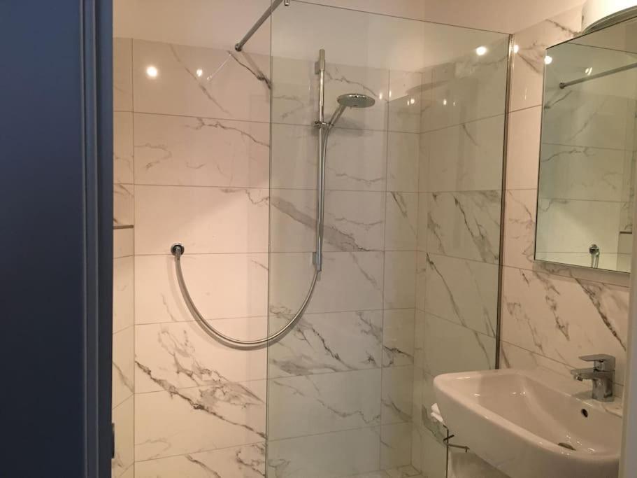 SUITE (bedroom & living room)