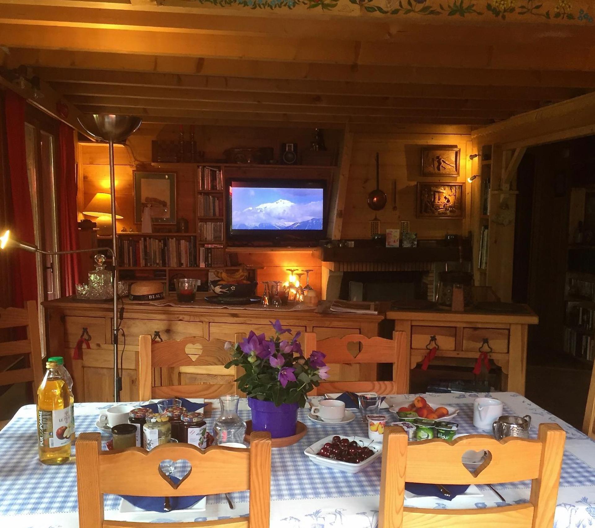 Communal lounge/ TV room