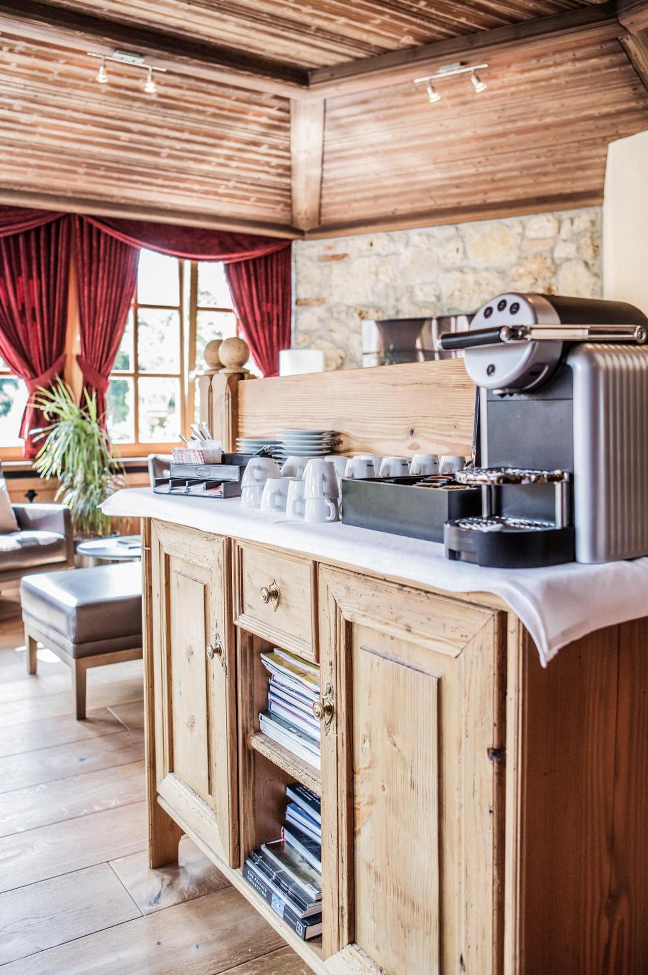 Communal lounge/ TV room