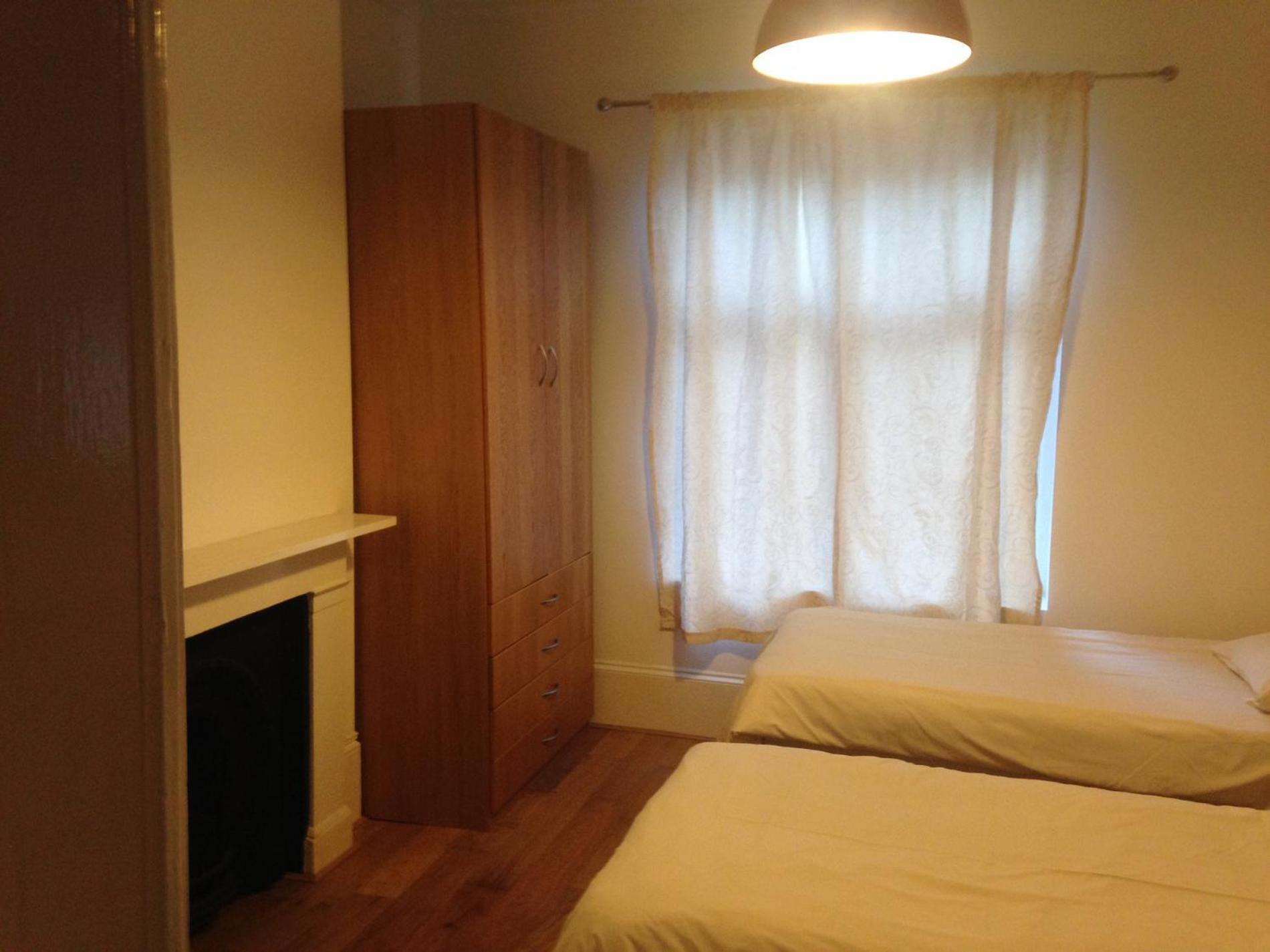 Arsenal 123 close to Emirates stadium direct Eurostar Heathrow-3 apartments here