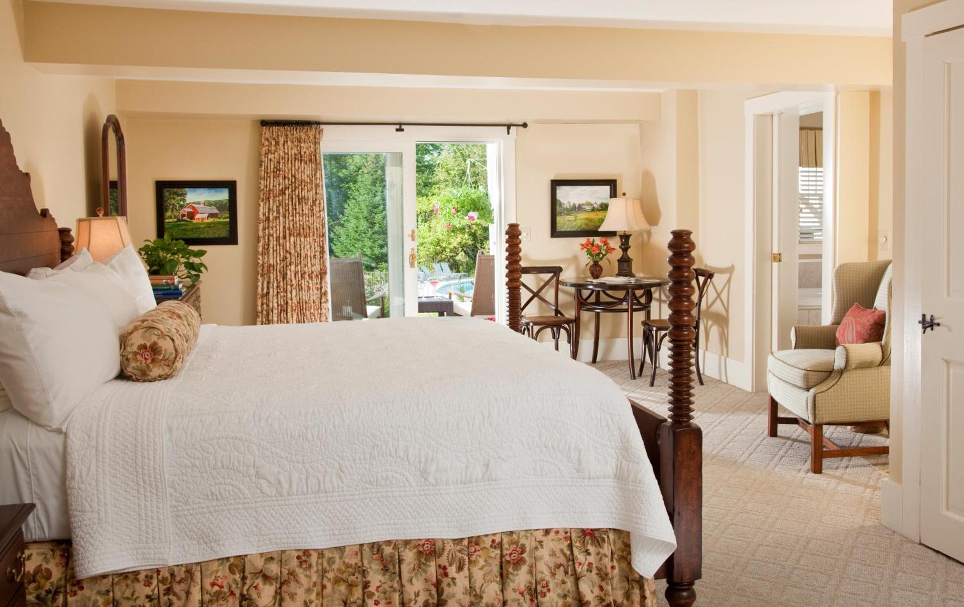 Richardson Deluxe Whirlpool Suite