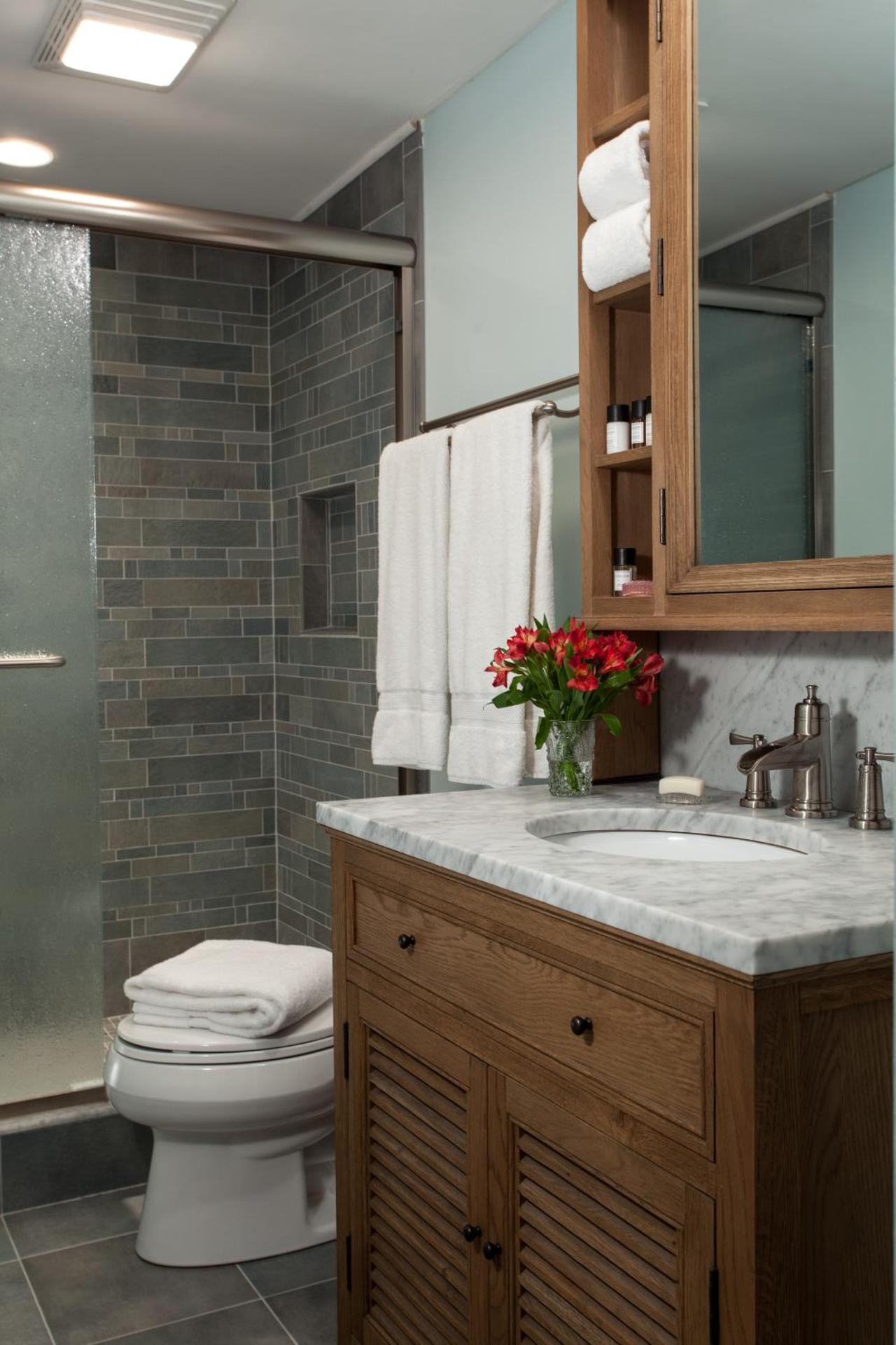 Forest View Fireplace Cottage Room